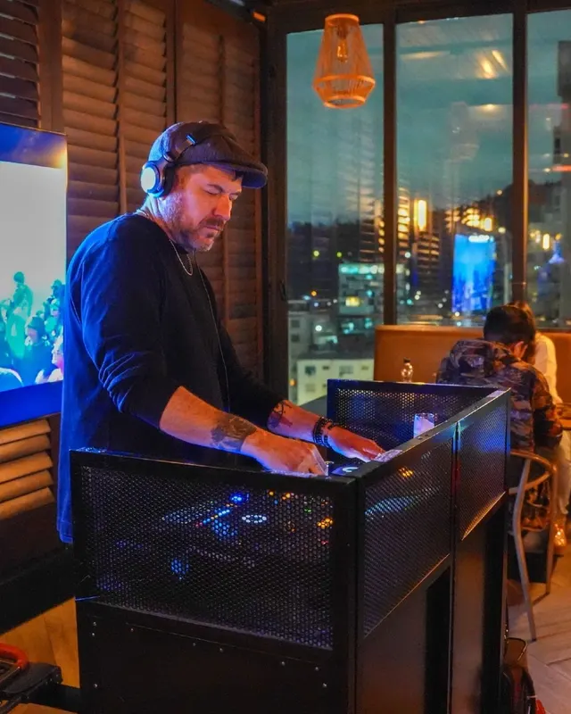 DJ Tali Bañez — Sesión rooftop